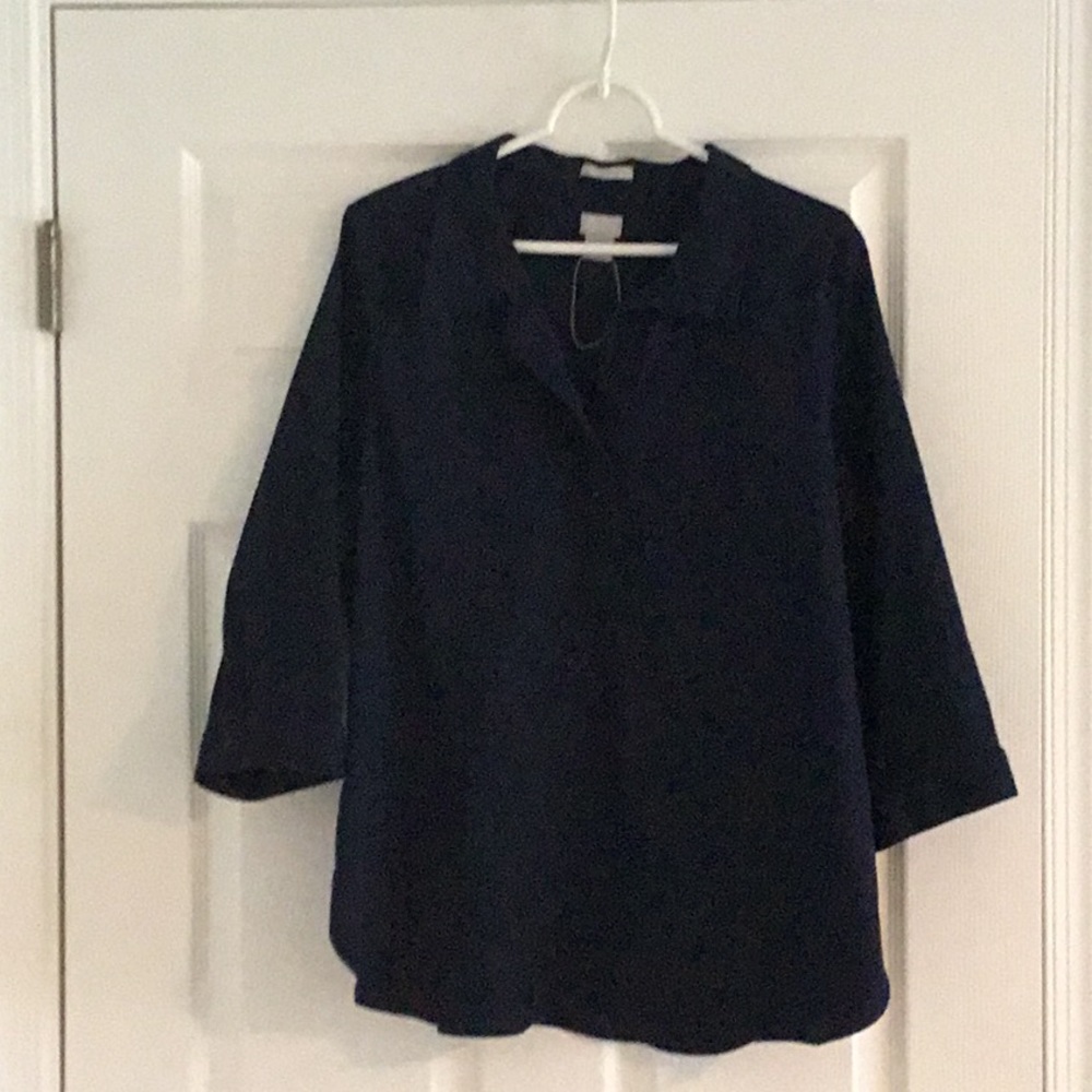 NWOT Chicos navy blouse no iron stretch material